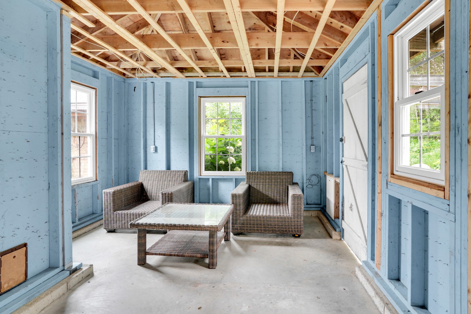 300 N Road Chilmark, MA 02535 - Photo 35 of 39 a living room with furniture and a window