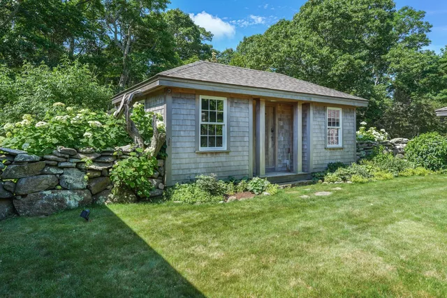 $2,995,000 | 300 N Road, Chilmark, MA 02535