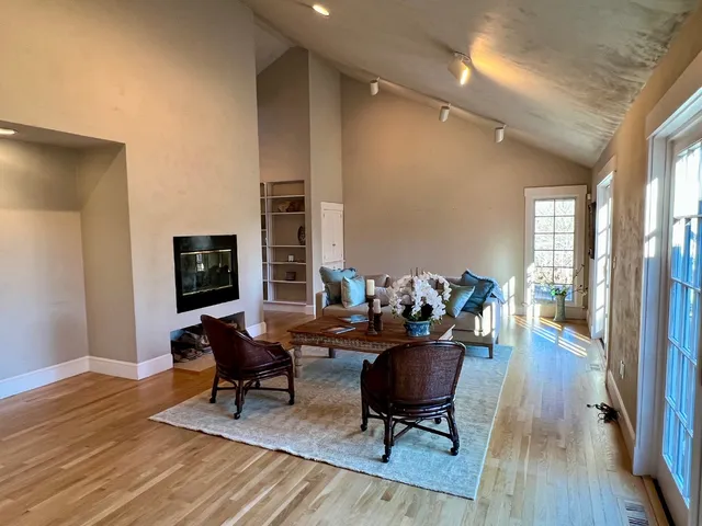 $2,995,000 | 300 N Road, Chilmark, MA 02535