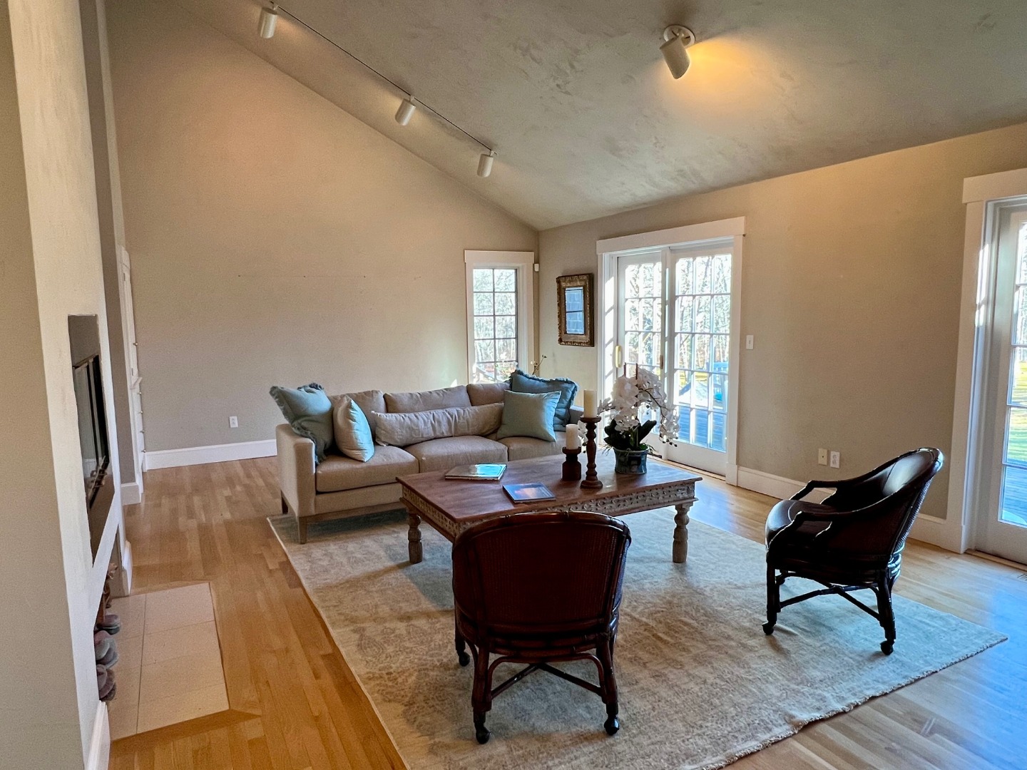 300 N Road Chilmark, MA 02535 - Photo 6 of 39 a living room with furniture and a rug