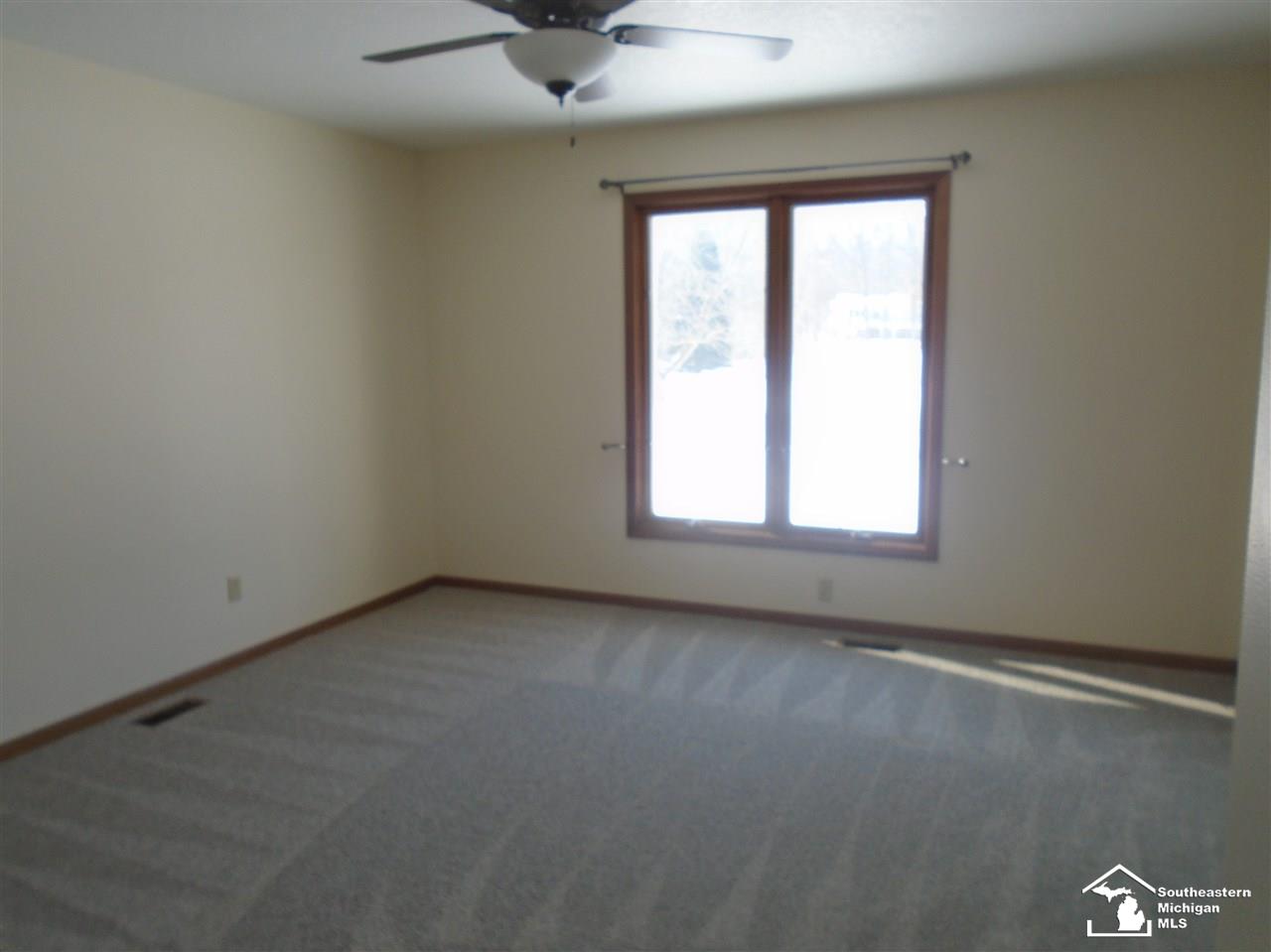 12066 Secor Road Petersburg, MI 49270 - Photo 10 of 38 50034621-9.JPG