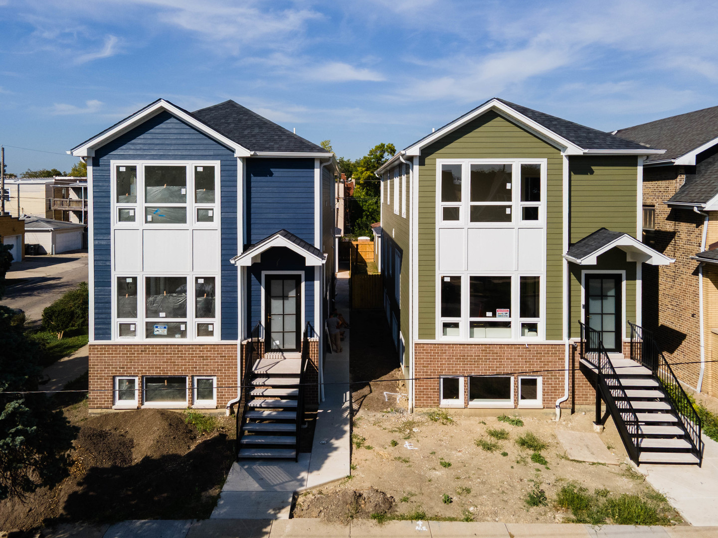 5254 West Newport Avenue Chicago, IL 60641 - Photo 1 of 27 a front view of a large residential apartment building