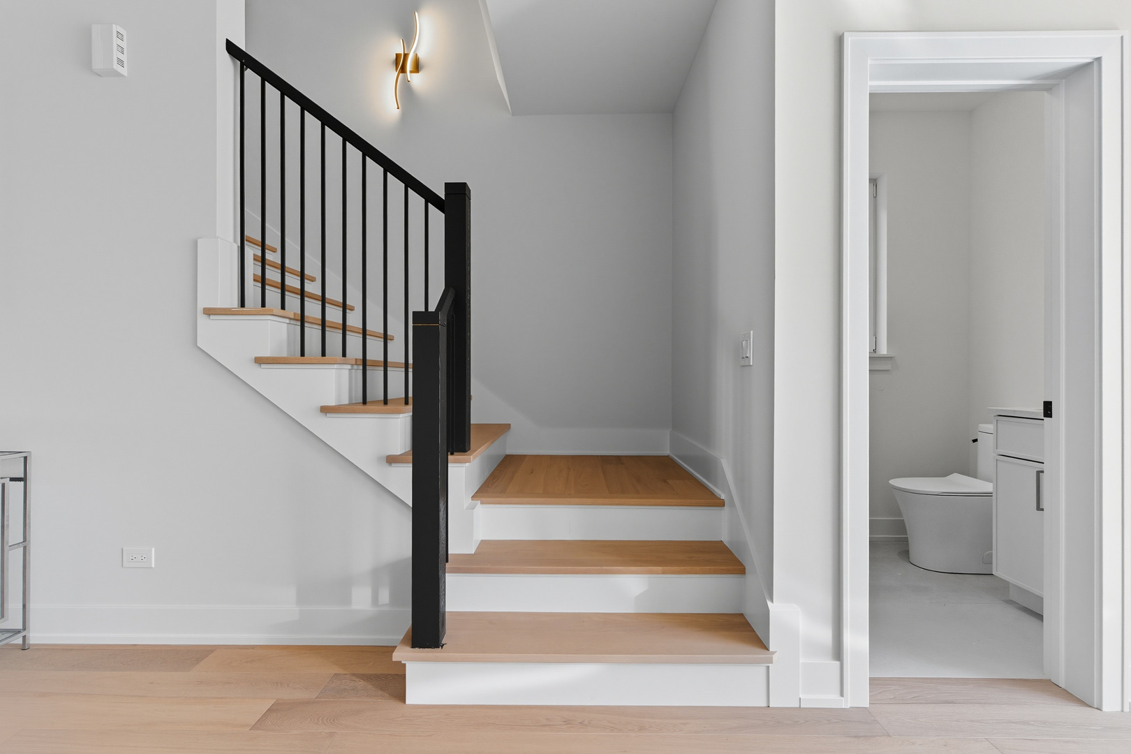 5254 West Newport Avenue Chicago, IL 60641 - Photo 24 of 27 a view of entryway