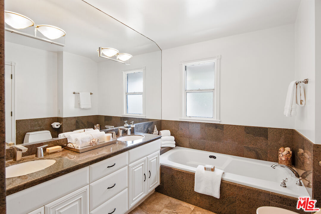 379 Fowling Street Playa del Rey, CA 90293 - Photo 20 of 37 Gallery Image 20