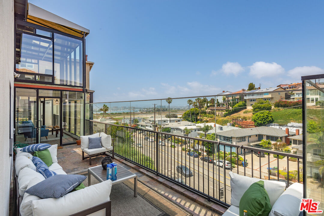 379 Fowling Street Playa del Rey, CA 90293 - Photo 25 of 37 Gallery Image 25