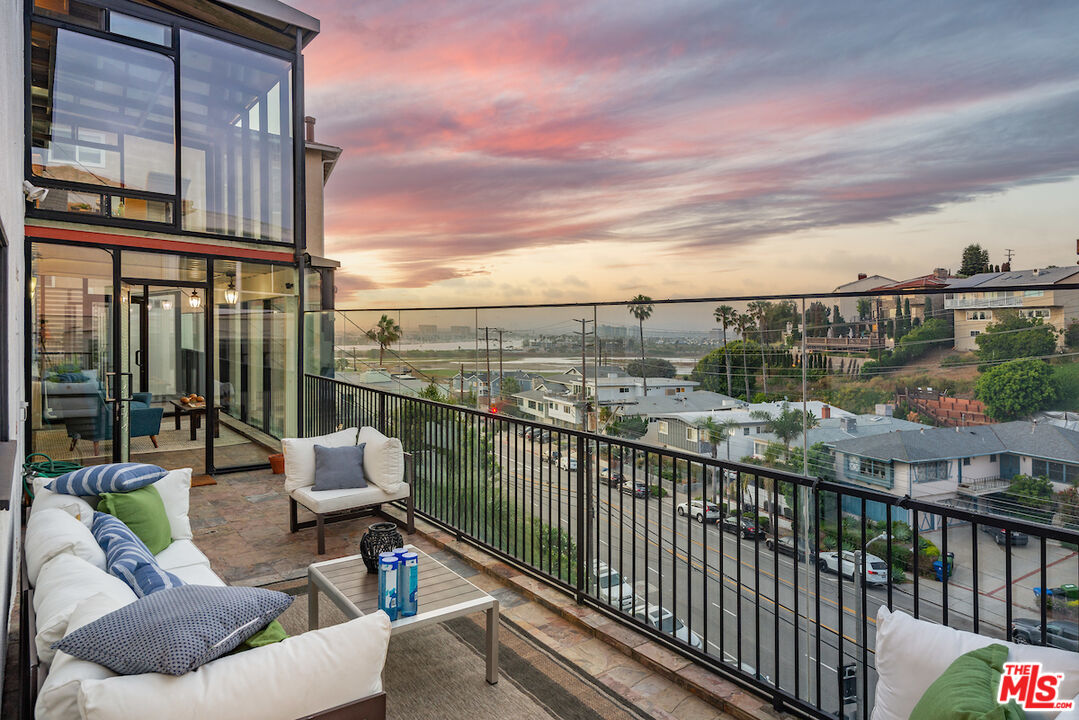 379 Fowling Street Playa del Rey, CA 90293 - Photo 26 of 37 Gallery Image 26