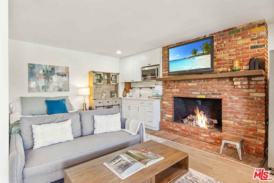 379 Fowling Street Playa del Rey, CA 90293 - Photo 30 of 37 Gallery Image 30