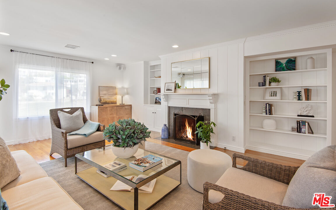 379 Fowling Street Playa del Rey, CA 90293 - Photo 3 of 37 Gallery Image 3