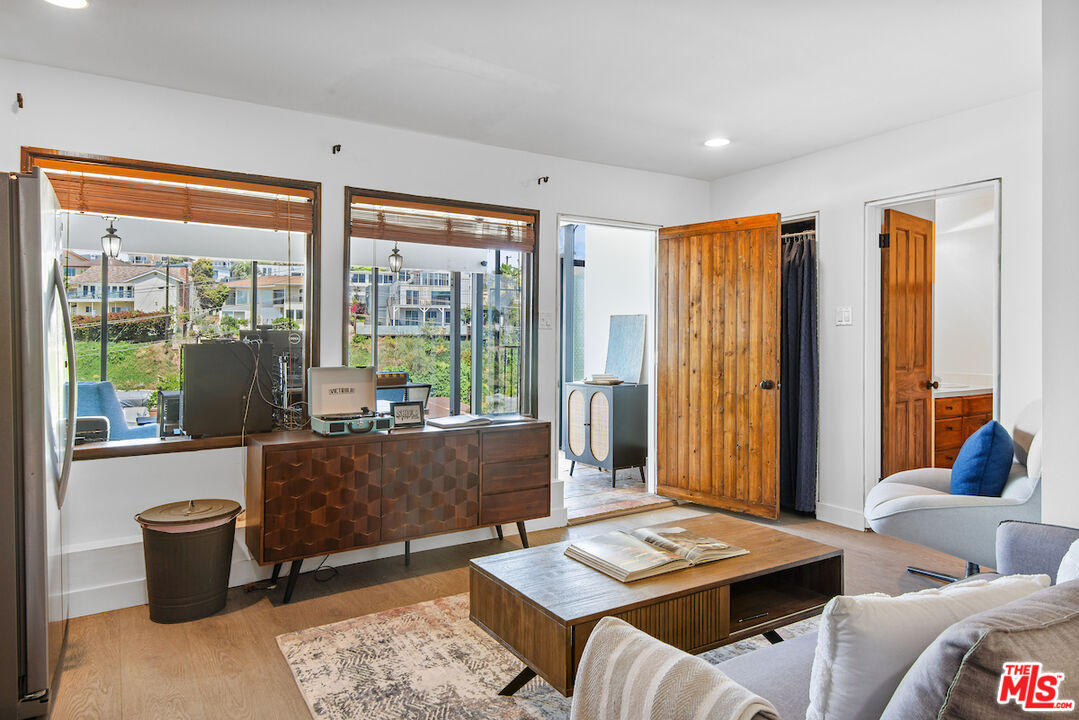 379 Fowling Street Playa del Rey, CA 90293 - Photo 33 of 37 Gallery Image 33