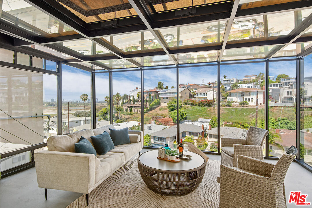379 Fowling Street Playa del Rey, CA 90293 - Photo 4 of 37 Gallery Image 4