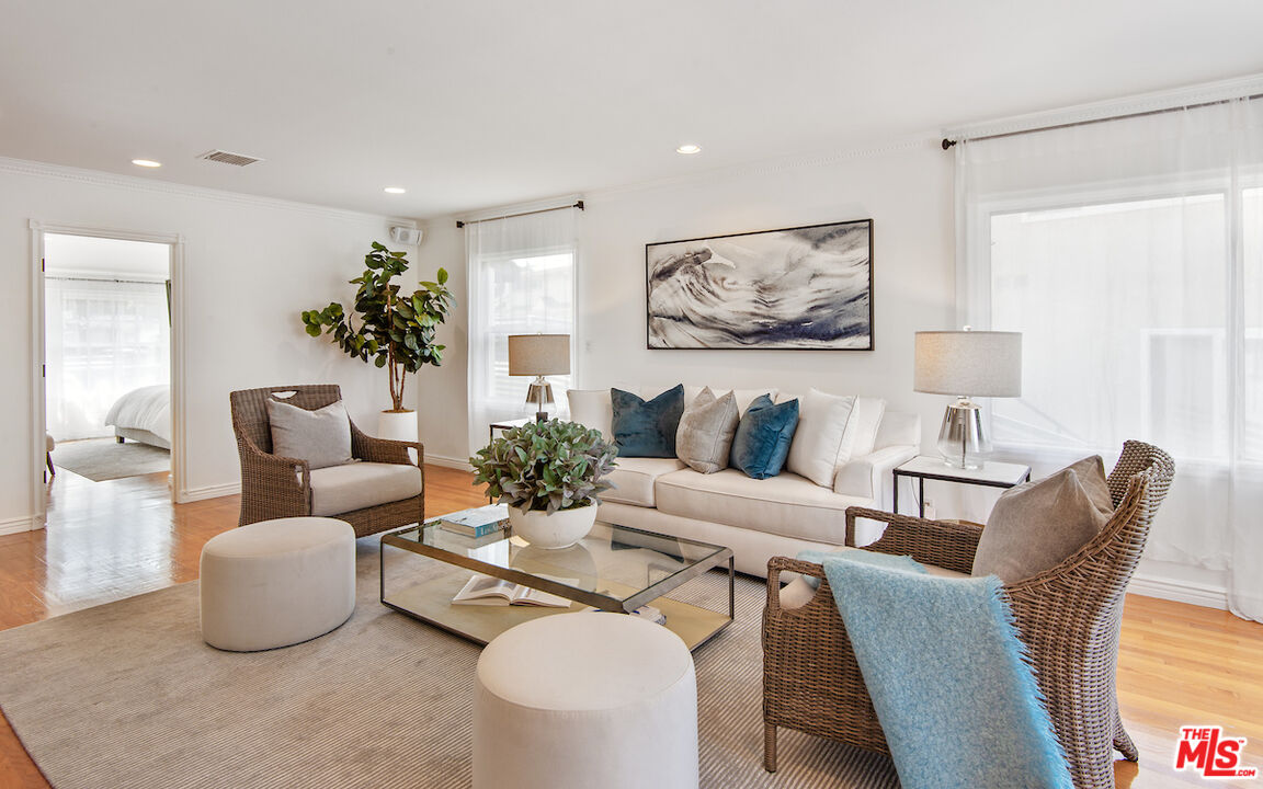 379 Fowling Street Playa del Rey, CA 90293 - Photo 5 of 37 Gallery Image 5