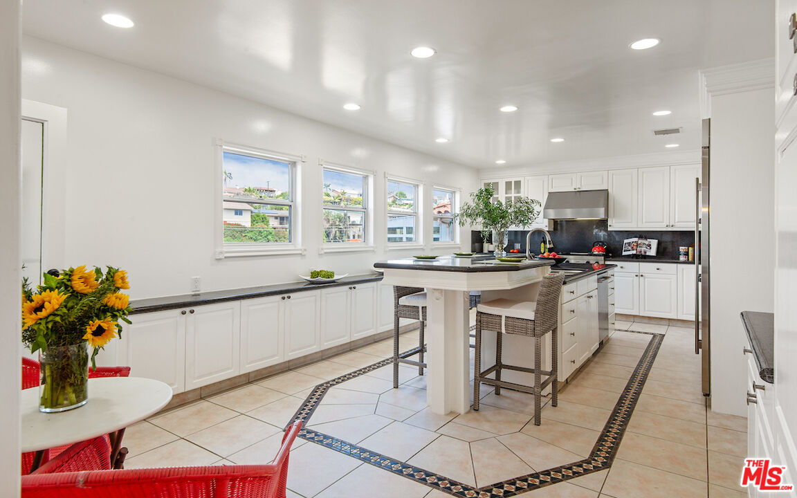 379 Fowling Street Playa del Rey, CA 90293 - Photo 6 of 37 Gallery Image 6