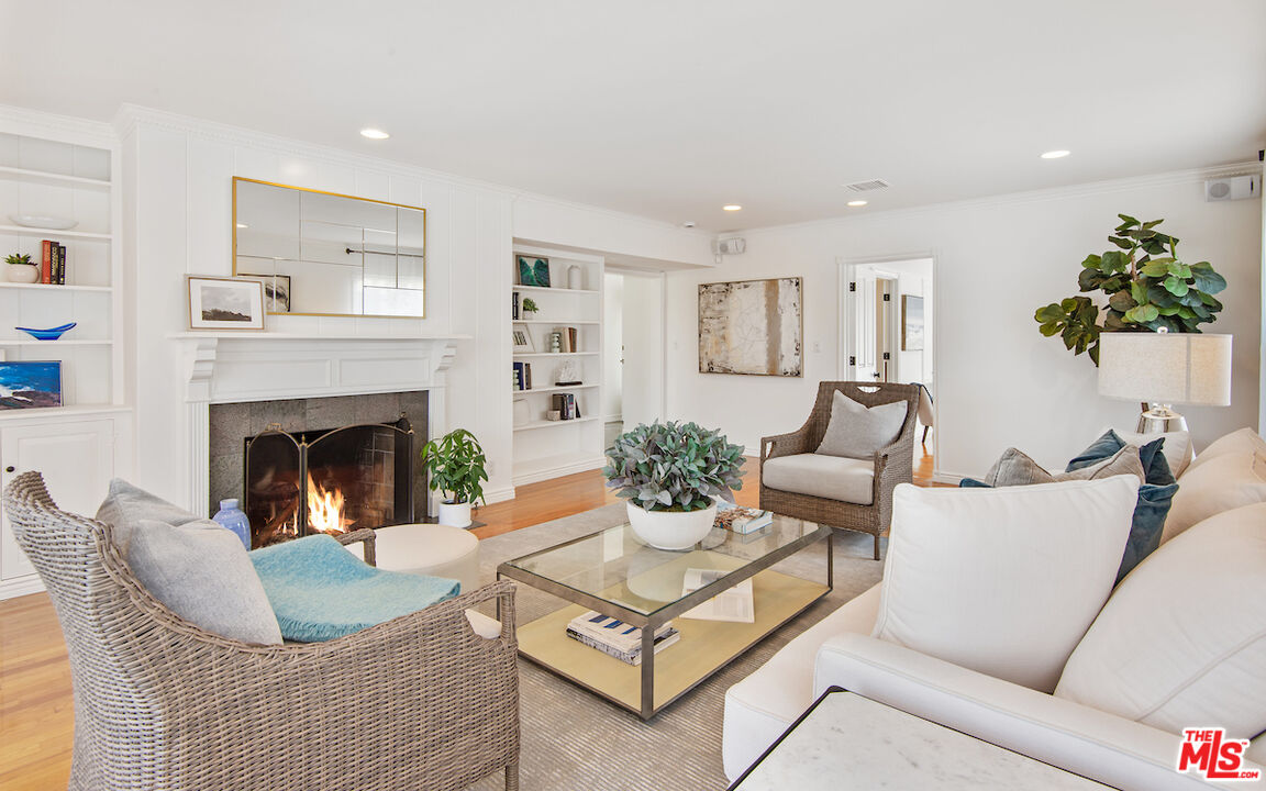379 Fowling Street Playa del Rey, CA 90293 - Photo 8 of 37 Gallery Image 8