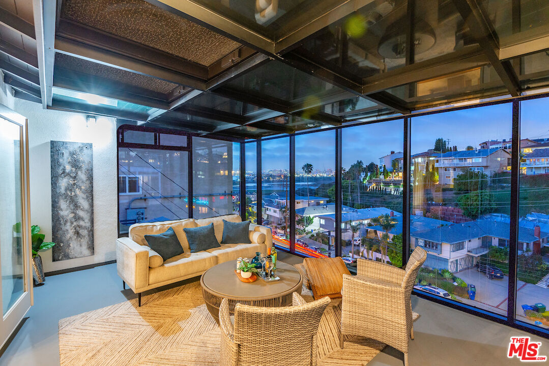 379 Fowling Street Playa del Rey, CA 90293 - Photo 9 of 37 Gallery Image 9