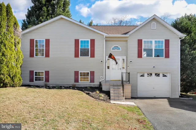 $299,000 | 151 Farm Pond Lane, Martinsburg, WV 25404