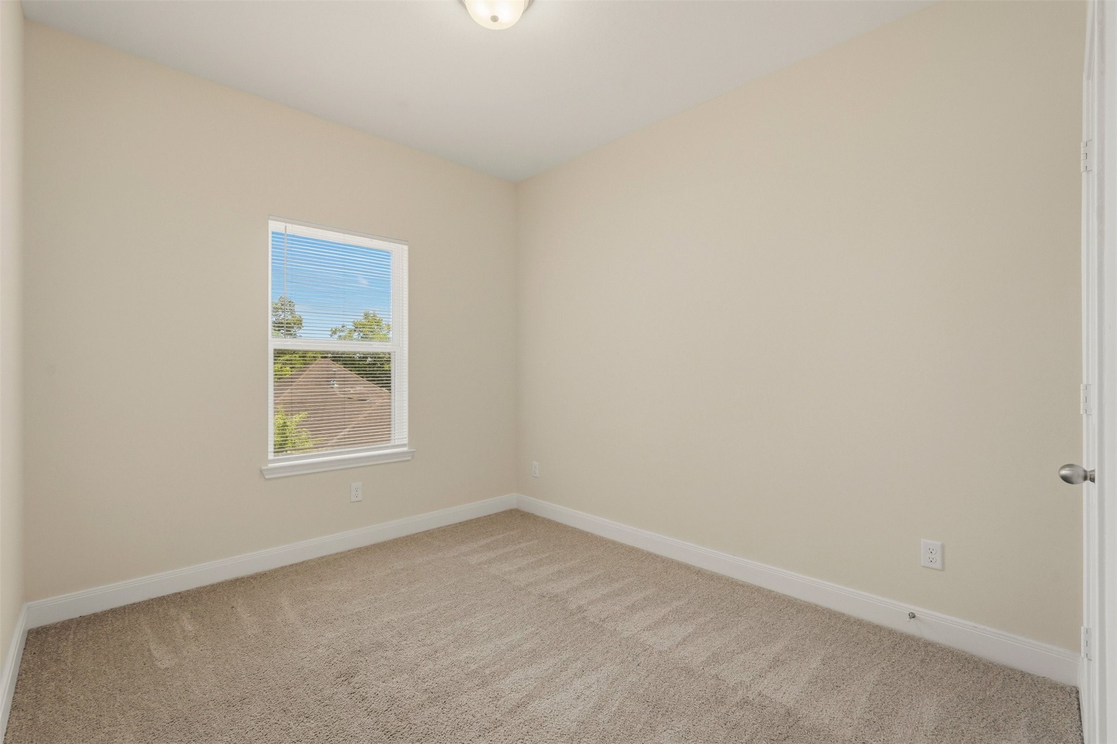 2218 Bringhurst Street, Unit B Houston, TX 77026 - Photo 18 of 25 an empty room with a window