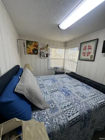 $194,900 | 2100 North High Street, Muncie, IN 47303