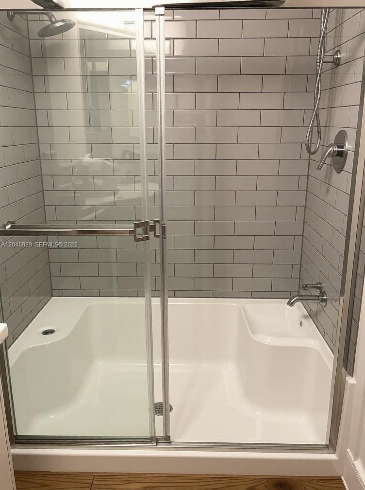17145 North Bay Road Sunny Isles Beach, FL 33160 - Photo 4 of 6 a bathroom with a bathtub