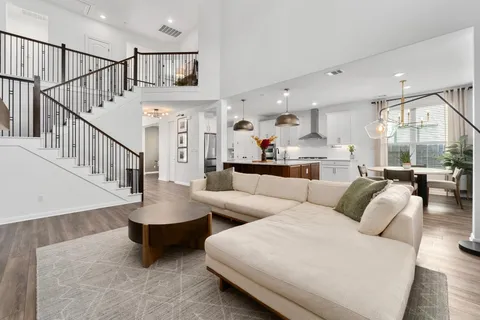 $800,000 | 1954 Headwaters Boulevard, Dripping Springs, TX 78620