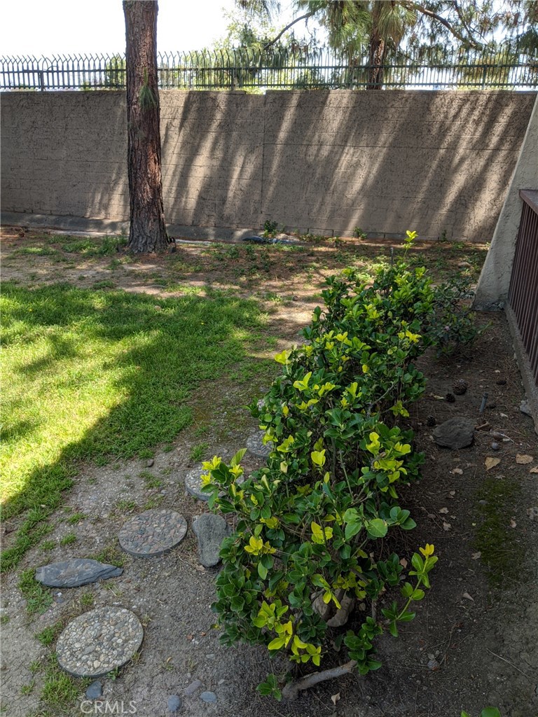1010 West MacArthur Boulevard, Unit 147 Santa Ana, CA 92707 - Photo 12 of 12 a backyard of a house with lots of green space