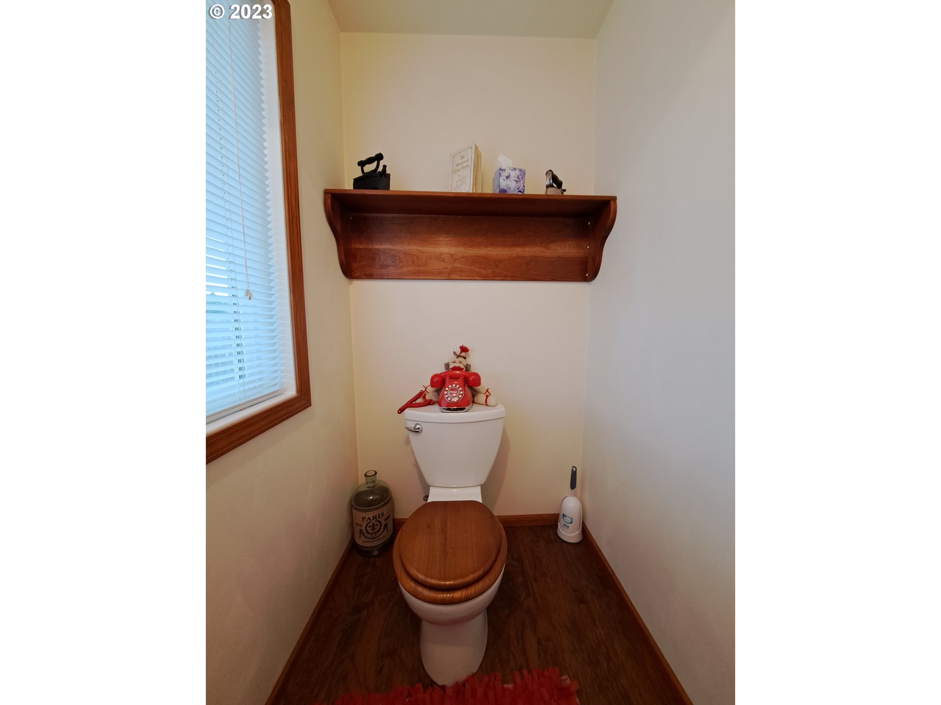 1254 Ostrander Lane Cottage Grove, OR 97424 - Photo 13 of 24 Bathroom