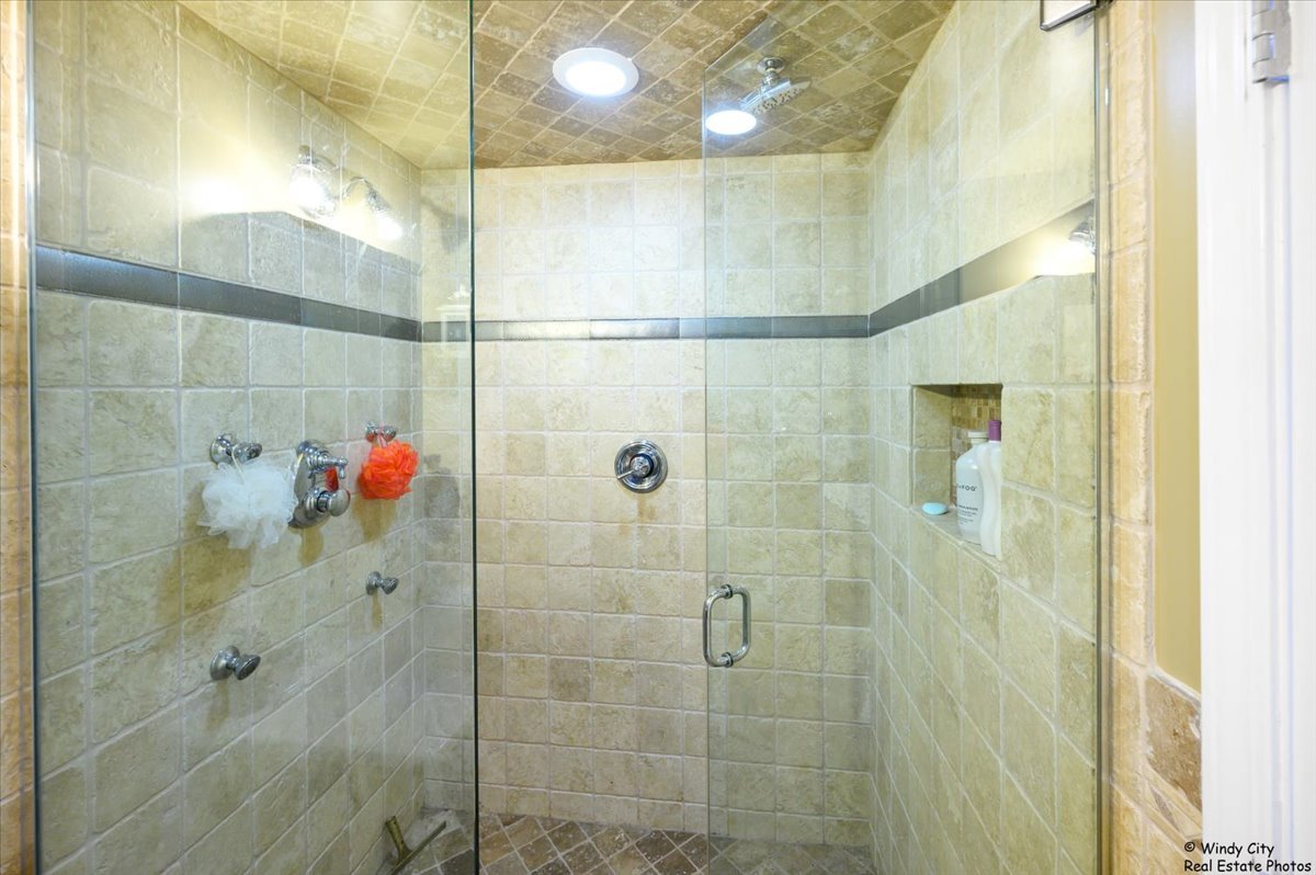 1880 Crofton Drive Algonquin, IL 60102 - Photo 37 of 44 a bathroom with a shower