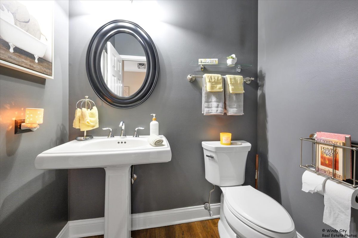 1880 Crofton Drive Algonquin, IL 60102 - Photo 7 of 44 a bathroom with a toilet a sink and a mirror