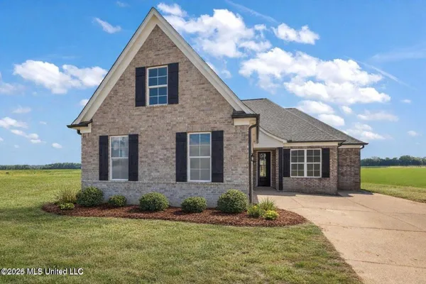 $384,900 | 854 Coahoma Court, Nesbit, MS 38651