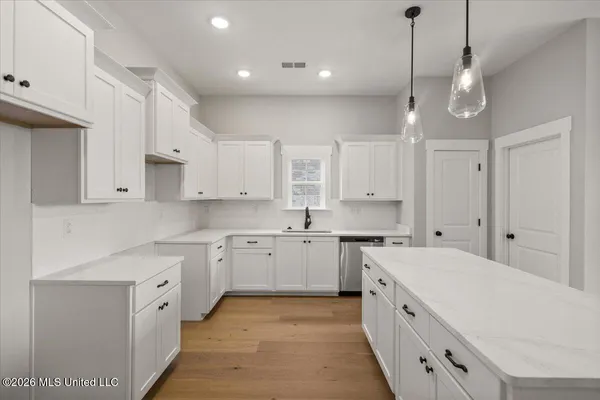 $384,900 | 854 Coahoma Court, Nesbit, MS 38651