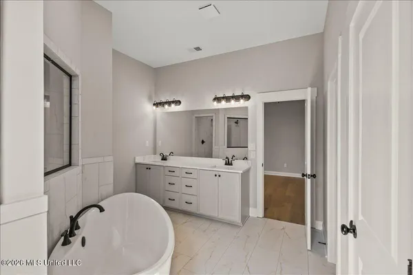 $384,900 | 854 Coahoma Court, Nesbit, MS 38651