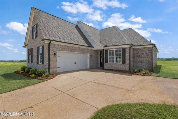$384,900 | 854 Coahoma Court, Nesbit, MS 38651
