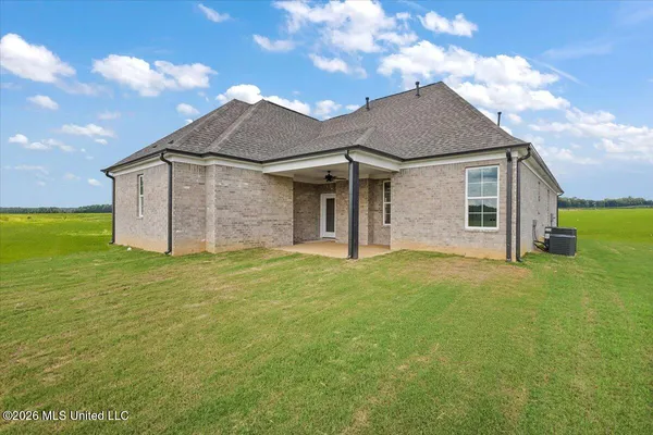 $384,900 | 854 Coahoma Court, Nesbit, MS 38651