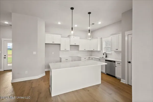 $384,900 | 854 Coahoma Court, Nesbit, MS 38651