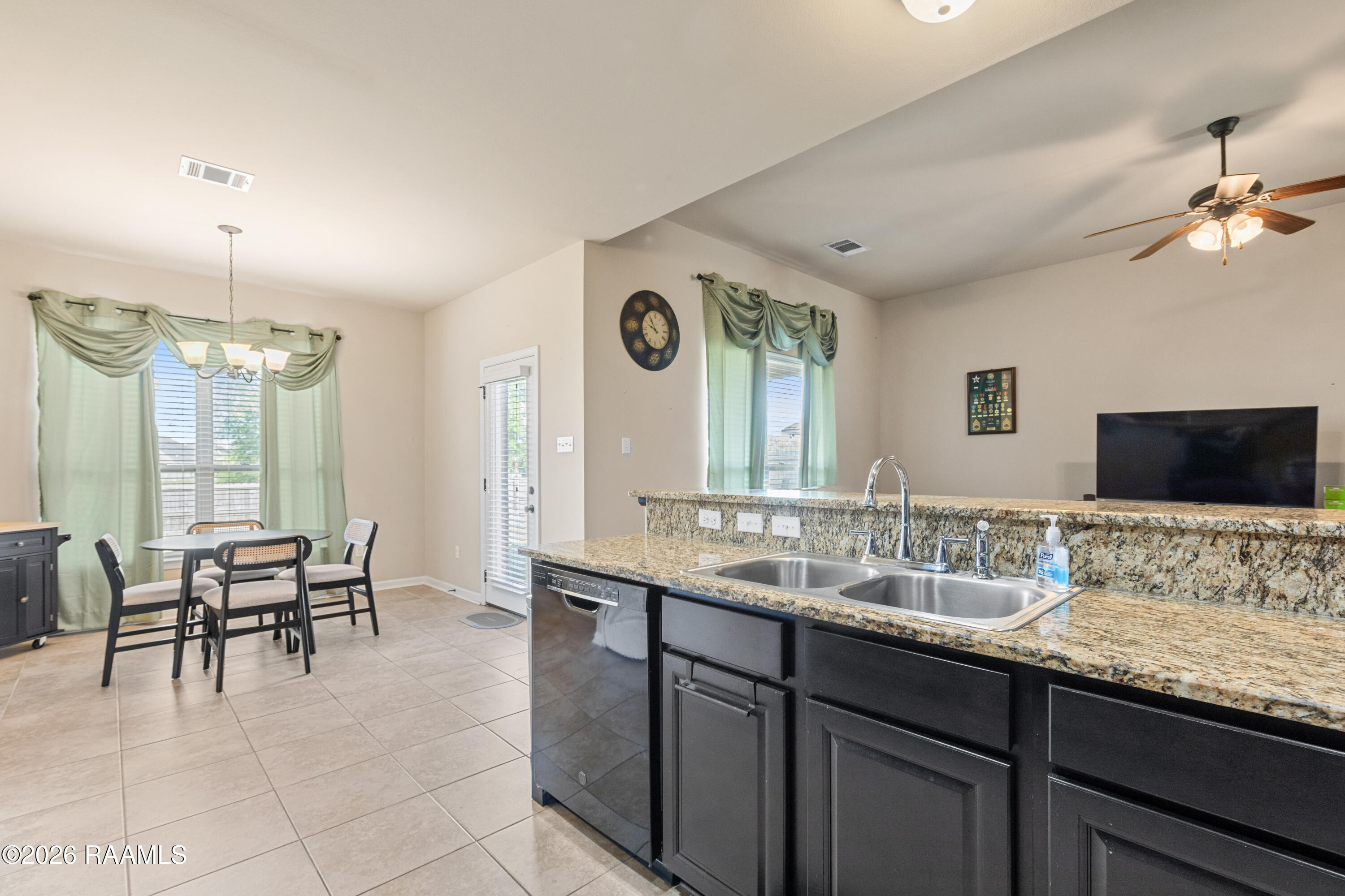 107 Green Mountain Ridge Street Youngsville, LA 70592 - Photo 11 of 25 Kitchen/Dining