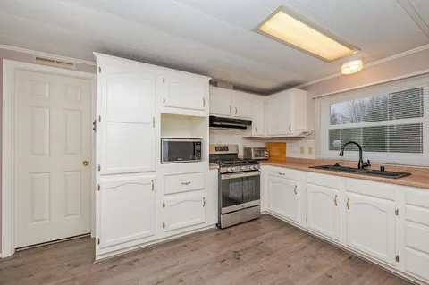 $199,000 | 5 Bermuda Lane, Rochester, NH 03867