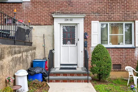$259,000 | 224-02 Stronghurst Avenue, Unit 208 | Bellerose