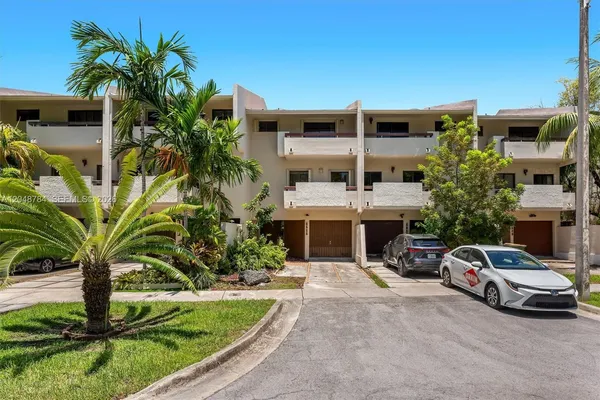 $3,800 | 2525 Northeast 135th Street, Unit 2525, North Miami, FL 33181