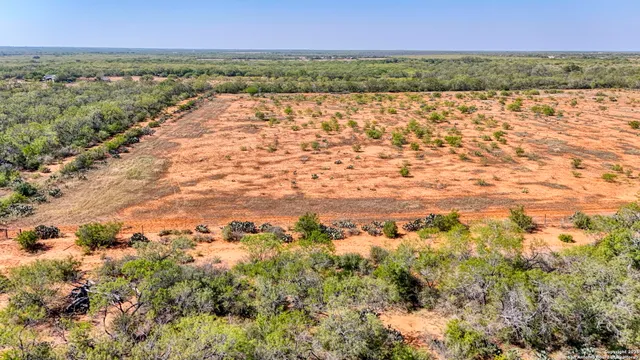 $1,000,000 | 3530 County Road 331, Jourdanton, TX 78026