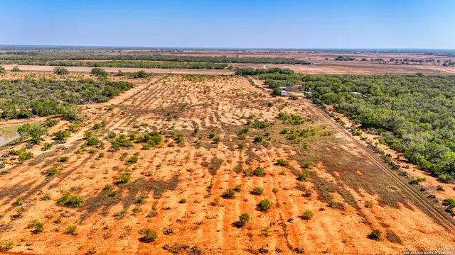 $1,000,000 | 3530 County Road 331, Jourdanton, TX 78026