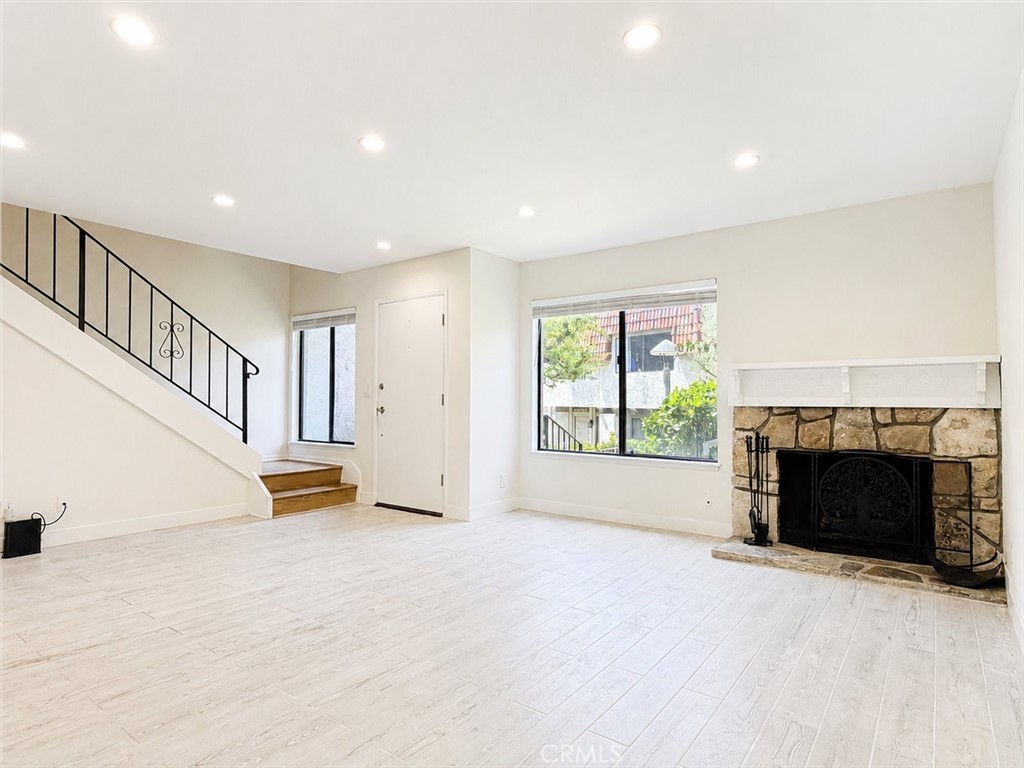 27943 Ridgebrook Court Rancho Palos Verdes, CA 90275 - Photo 3 of 42 Living Room