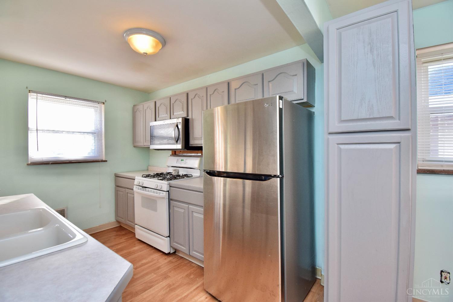 542 Rentz Place Cincinnati, OH 45238 - Photo 8 of 44