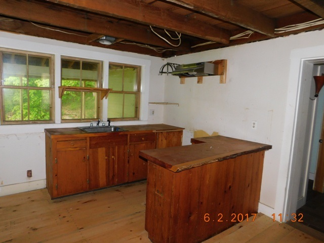 74 Davis Road Bethel, VT 05031 - Photo 4 of 11