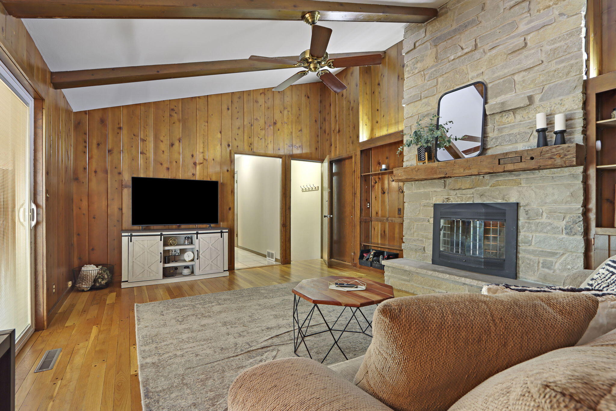 3625 South Brentwood Road New Berlin, WI 53151 - Photo 10 of 32 Family Room