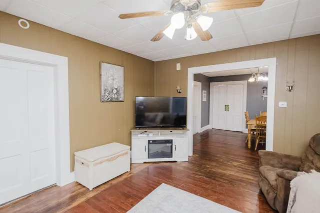 $254,900 | 225 Washington Street, Mineral Point, WI 53565