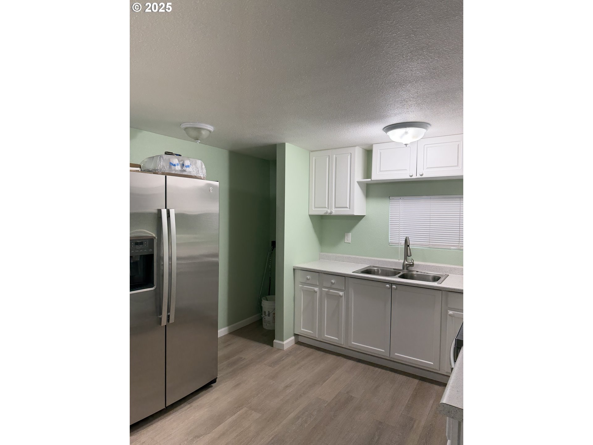 7409 Southeast 82nd Avenue, Unit 4 Portland, OR 97266 - Photo 12 of 15 a kitchen with stainless steel appliances granite countertop a refrigerator and a sink