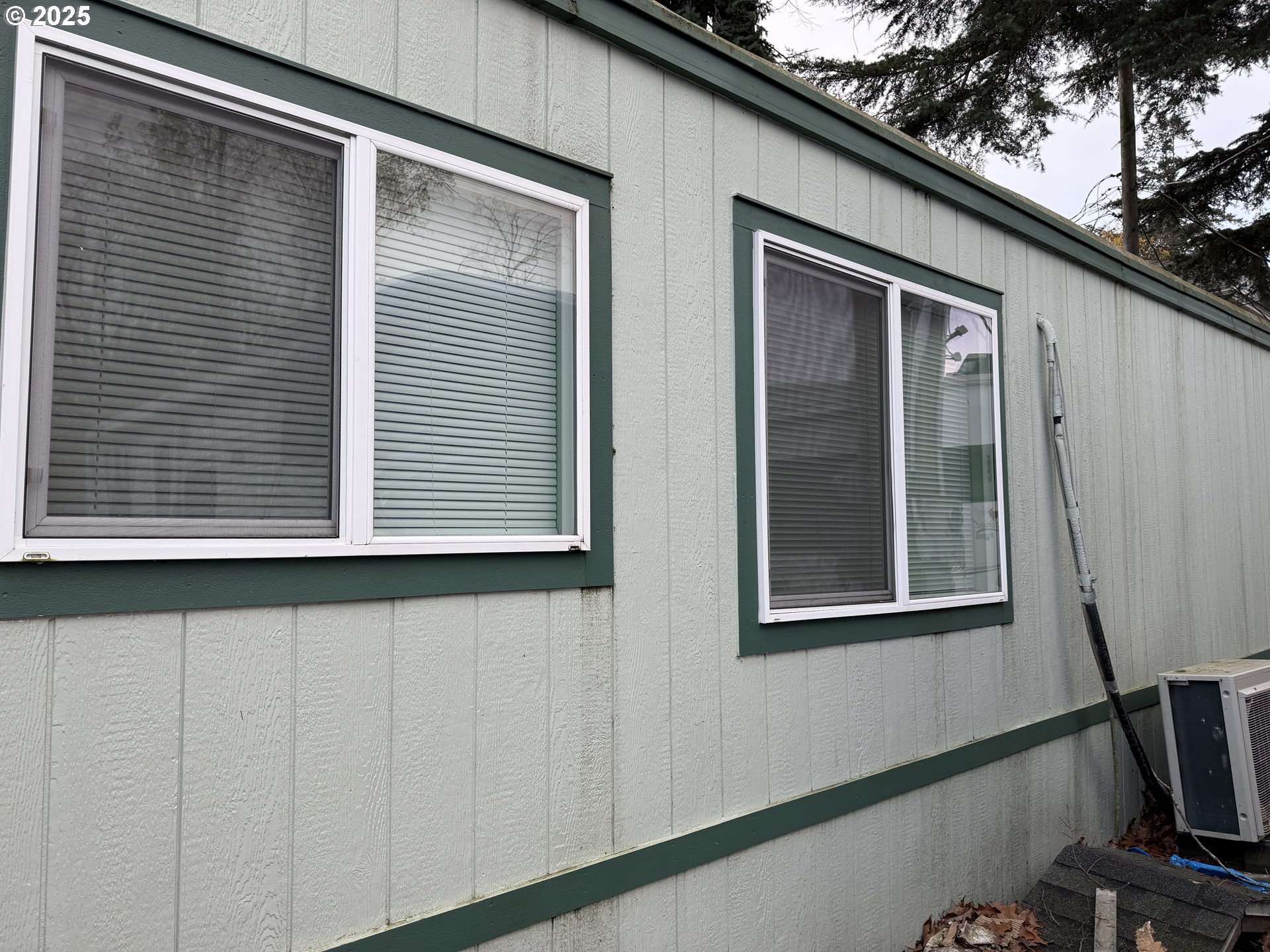 7409 Southeast 82nd Avenue, Unit 4 Portland, OR 97266 - Photo 2 of 15 a view of a window in the balcony
