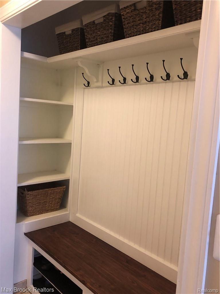 30 Ridge Field Court Oxford, MI 48371 - Photo 37 of 45 Built-in storage bench in the Mud room