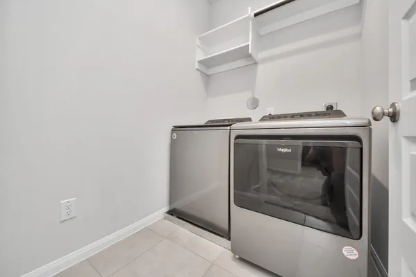 a close up view of a washer and dryer