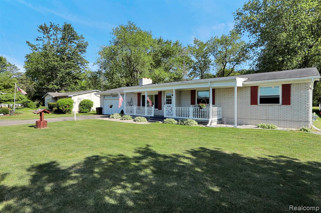 6245 Coldwater Road Flushing, MI 48433 - Photo 4 of 31