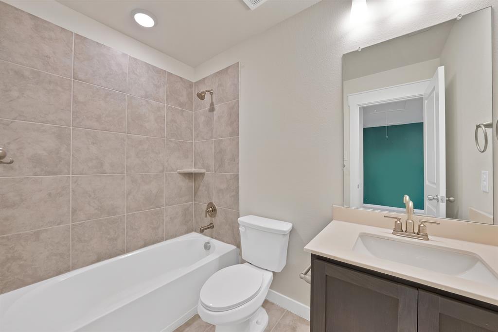 6610 Baritone Court Sachse, TX 75048 - Photo 25 of 30 a bathroom with a sink a toilet and bathtub